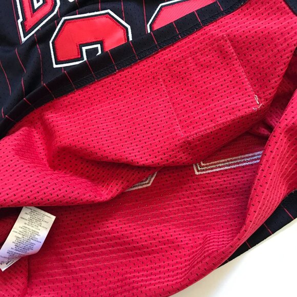 Mitchell & Ness Michael Jordan Chicago Bulls Basketball Jersey M 10 12 96 97 - Picture 10 of 13